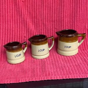 Source Unknown Brown and Cream Measuring Cups